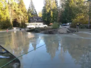 Circular Driveway Around Island: concrete driveway work by Redmond Concrete, concrete contractor serving Kirkland (photo 3 of 7)
