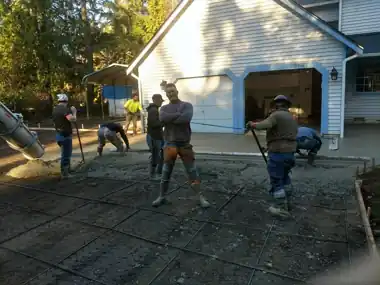Circular Driveway Around Island: concrete driveway work by Redmond Concrete, concrete contractor serving Bothell (photo 4 of 7)