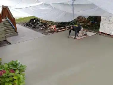Back Patio & Steps: concrete patio and wall work by Redmond Concrete, concrete contractor serving Woodinville (photo 2 of 4)