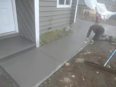 Back Patio & Steps: concrete patio and wall work by Redmond Concrete, concrete contractor serving Kirkland (photo 4 of 4)