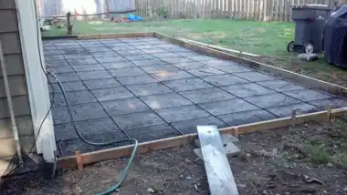 Backyard Patio in Bothell, WA: concrete patio and wall work by Redmond Concrete (photo 5 of 6)