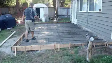 Backyard Patio in Bothell, WA: concrete patio and wall work by Redmond Concrete (photo 6 of 6)