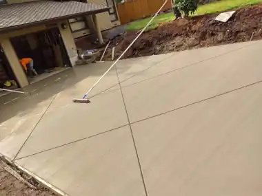 Driveway Pour & Finish: concrete driveway work by Redmond Concrete, concrete contractor serving Redmond (photo 3 of 4)