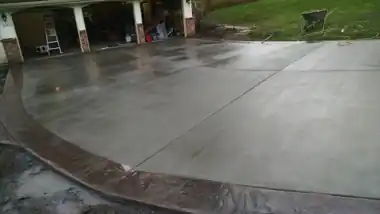 Driveway with Stamped Border: concrete driveway work by Redmond Concrete, concrete contractor serving Kirkland (photo 2 of 3)