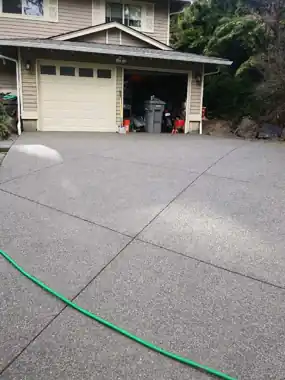 Exposed Aggregate Driveway: concrete driveway work by Redmond Concrete, concrete contractor serving Woodinville (photo 2 of 2)