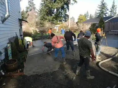 Side-Yard Slab Pour: concrete slab work by Redmond Concrete, concrete contractor serving Redmond (photo 2 of 3)